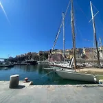 T3 Place Du Marche * Bastia (Corsica)