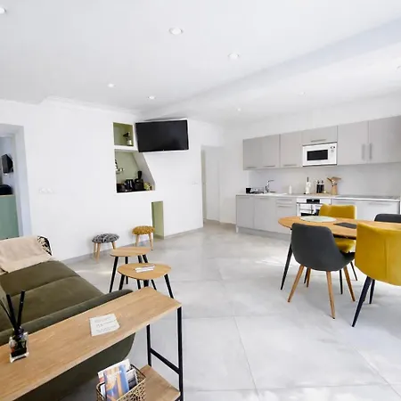 T3 Place Du Marche * Bastia (Corsica)