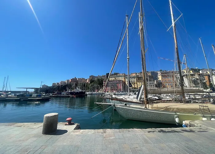 T3 Place Du Marché * Bastia (Corsica)
