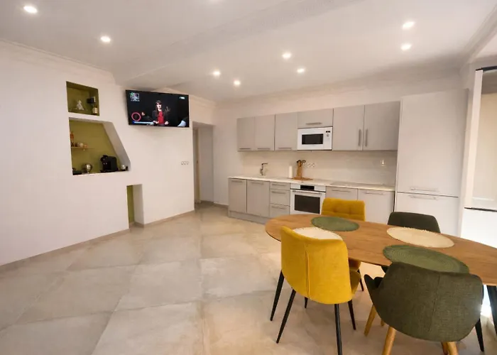 Appartement T3 Place Du Marche Bastia (Corsica)